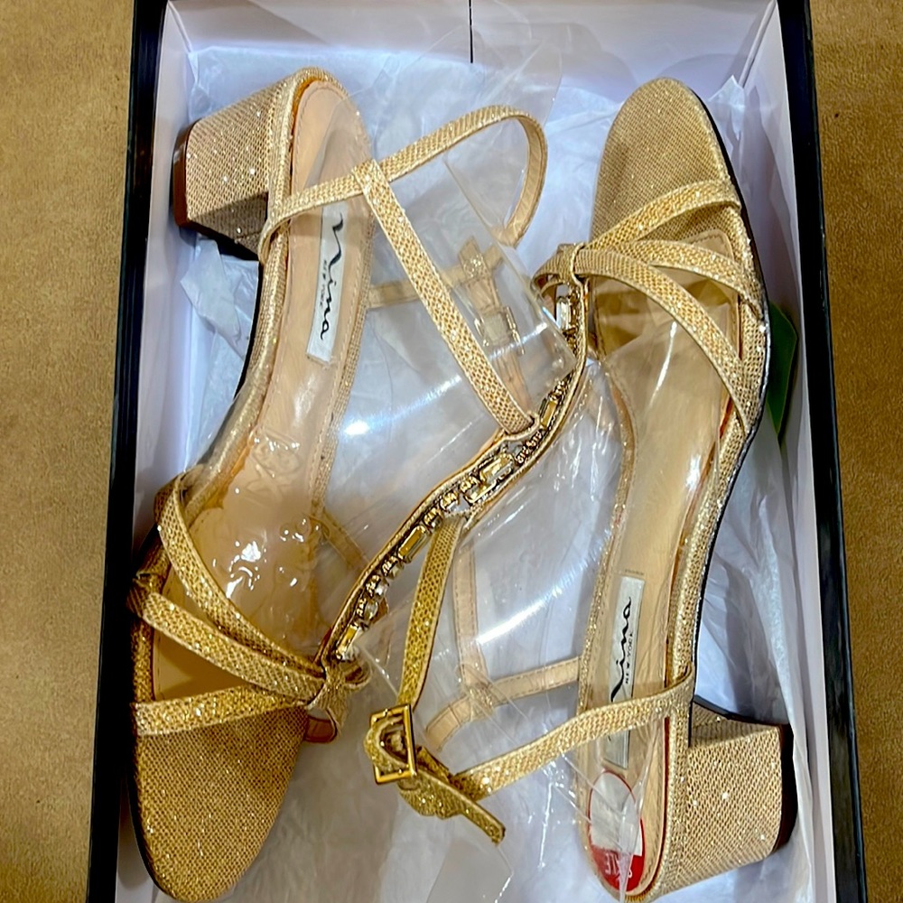 Quaint block heel sparkly evening shoes